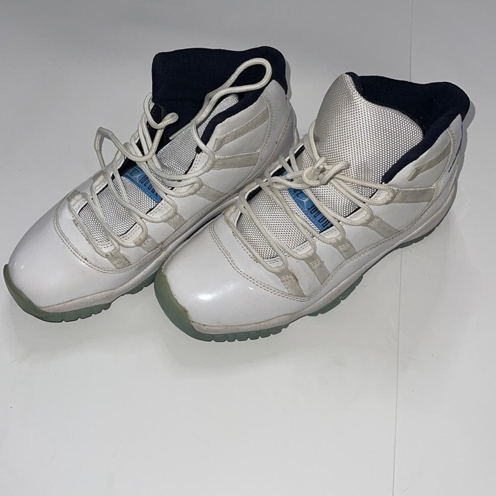Jordan 11s retro legend blue size 5y